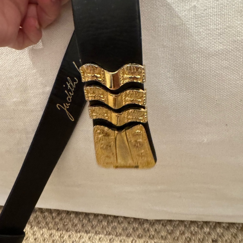 Judith Leiber Leather Waist Belt. Beautiful vintage detailed piece. - Picture 6 of 11